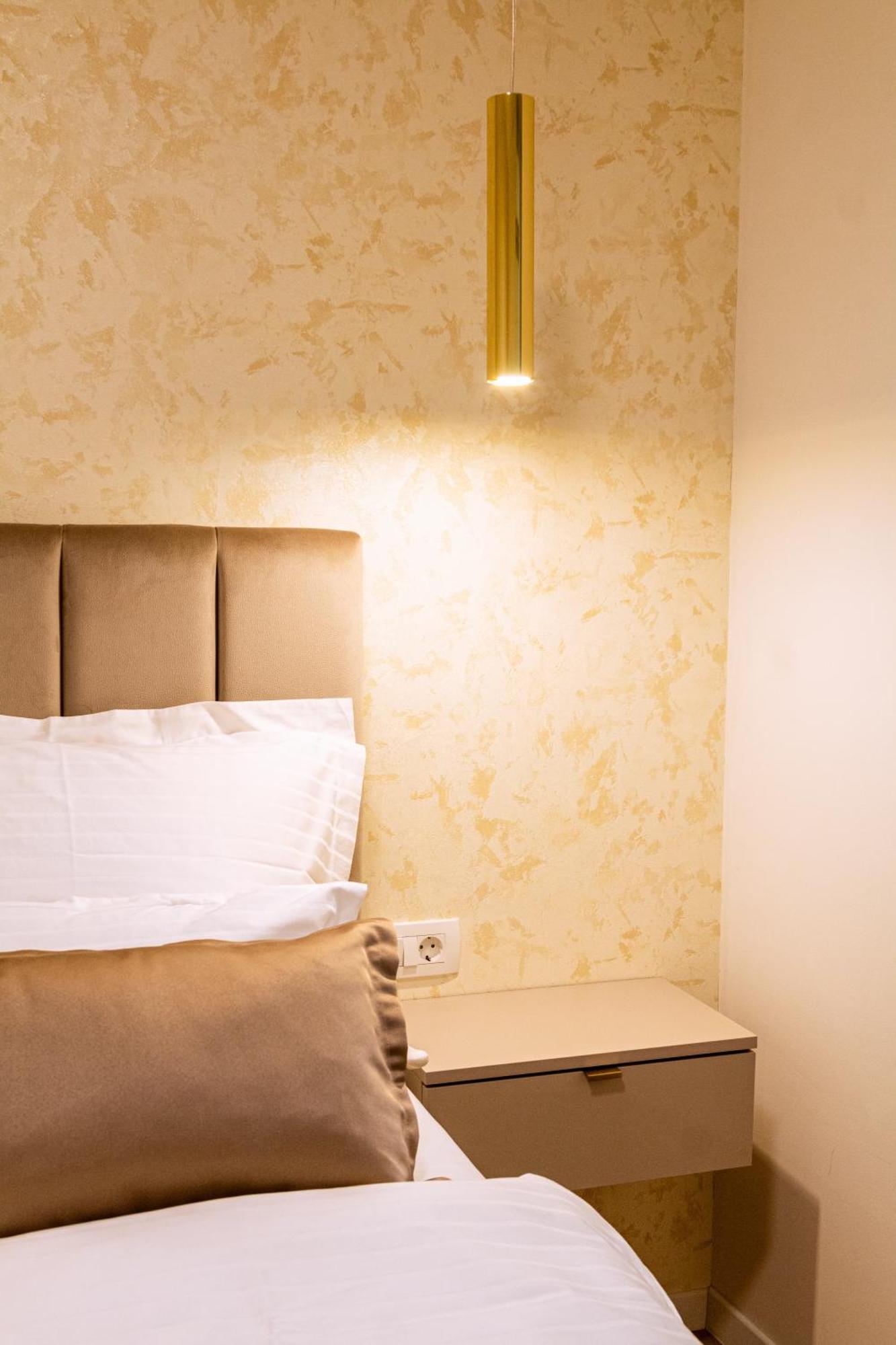 Luxury 2 Bedroom-2 Bathroom Apartment & Studio App With Rooftop Terrace Split Værelse billede