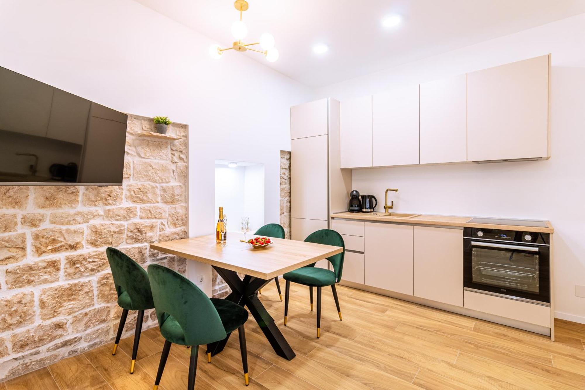 Luxury 2 Bedroom-2 Bathroom Apartment & Studio App With Rooftop Terrace Split Eksteriør billede