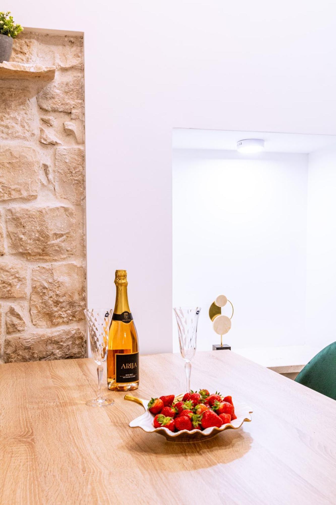 Luxury 2 Bedroom-2 Bathroom Apartment & Studio App With Rooftop Terrace Split Værelse billede