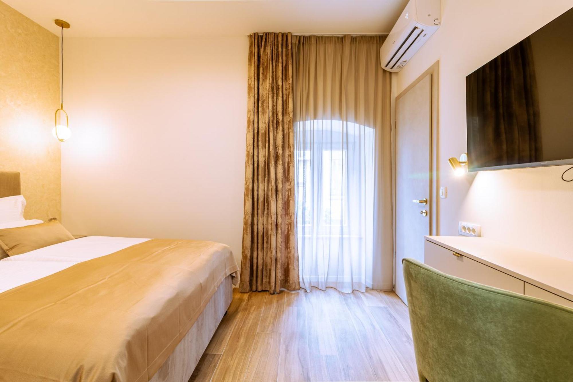 Luxury 2 Bedroom-2 Bathroom Apartment & Studio App With Rooftop Terrace Split Værelse billede