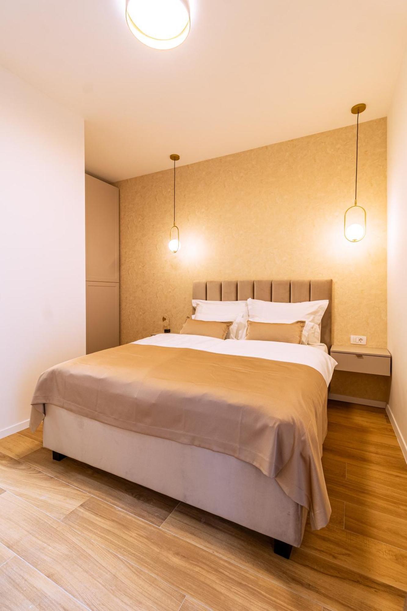 Luxury 2 Bedroom-2 Bathroom Apartment & Studio App With Rooftop Terrace Split Værelse billede