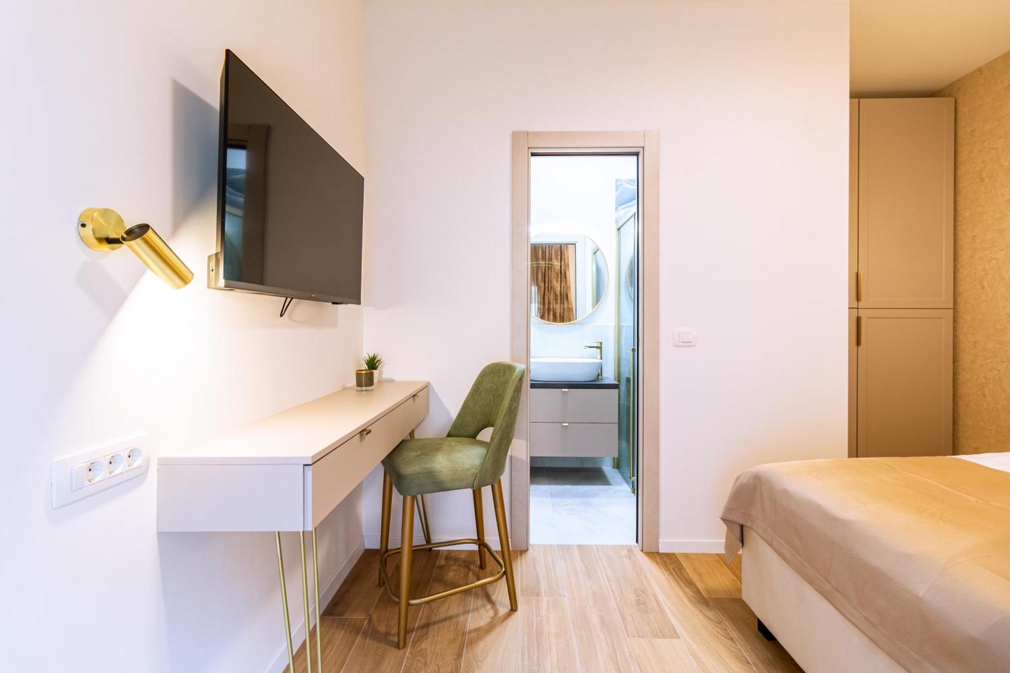 Luxury 2 Bedroom-2 Bathroom Apartment & Studio App With Rooftop Terrace Split Værelse billede
