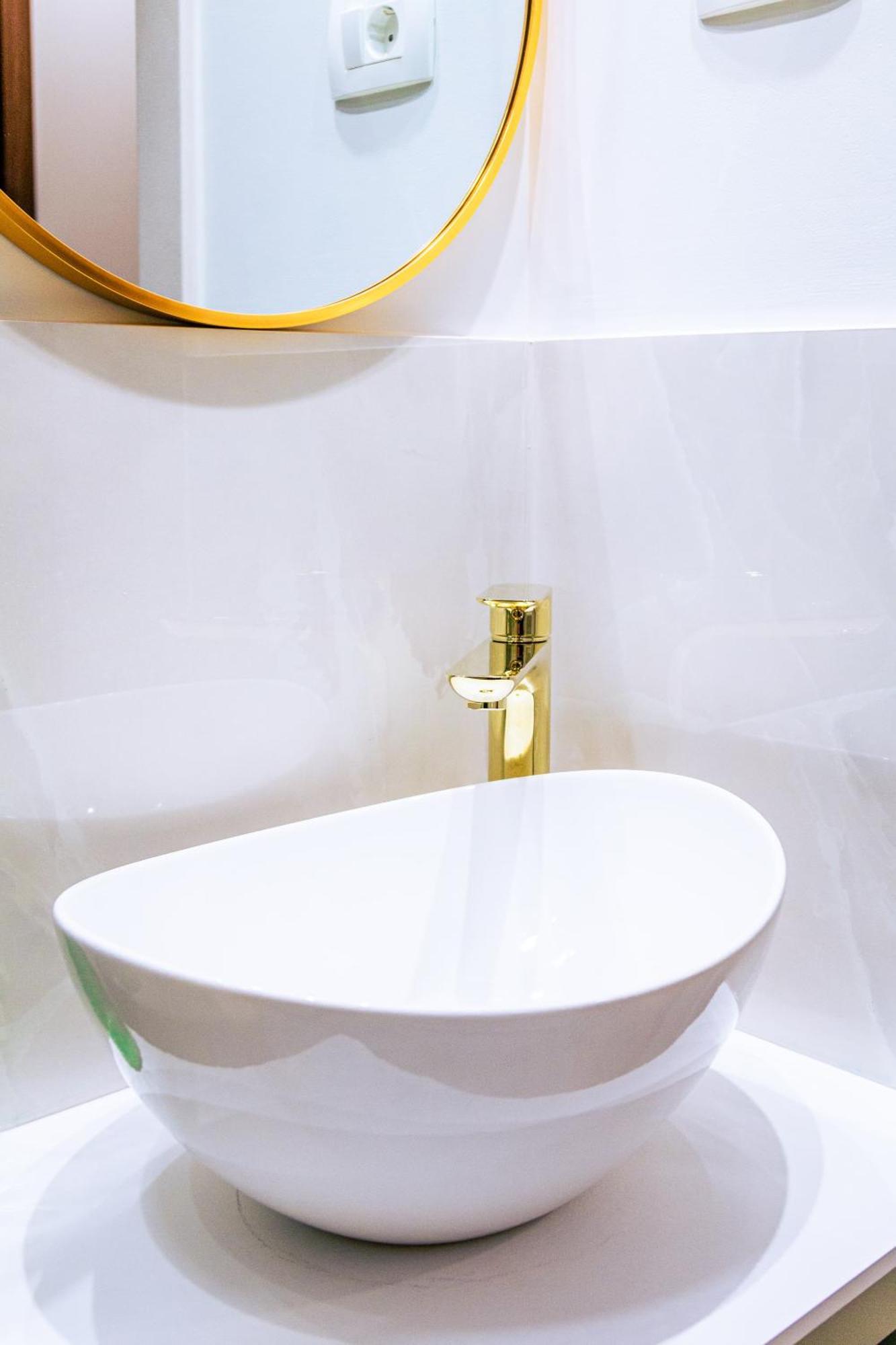 Luxury 2 Bedroom-2 Bathroom Apartment & Studio App With Rooftop Terrace Split Værelse billede