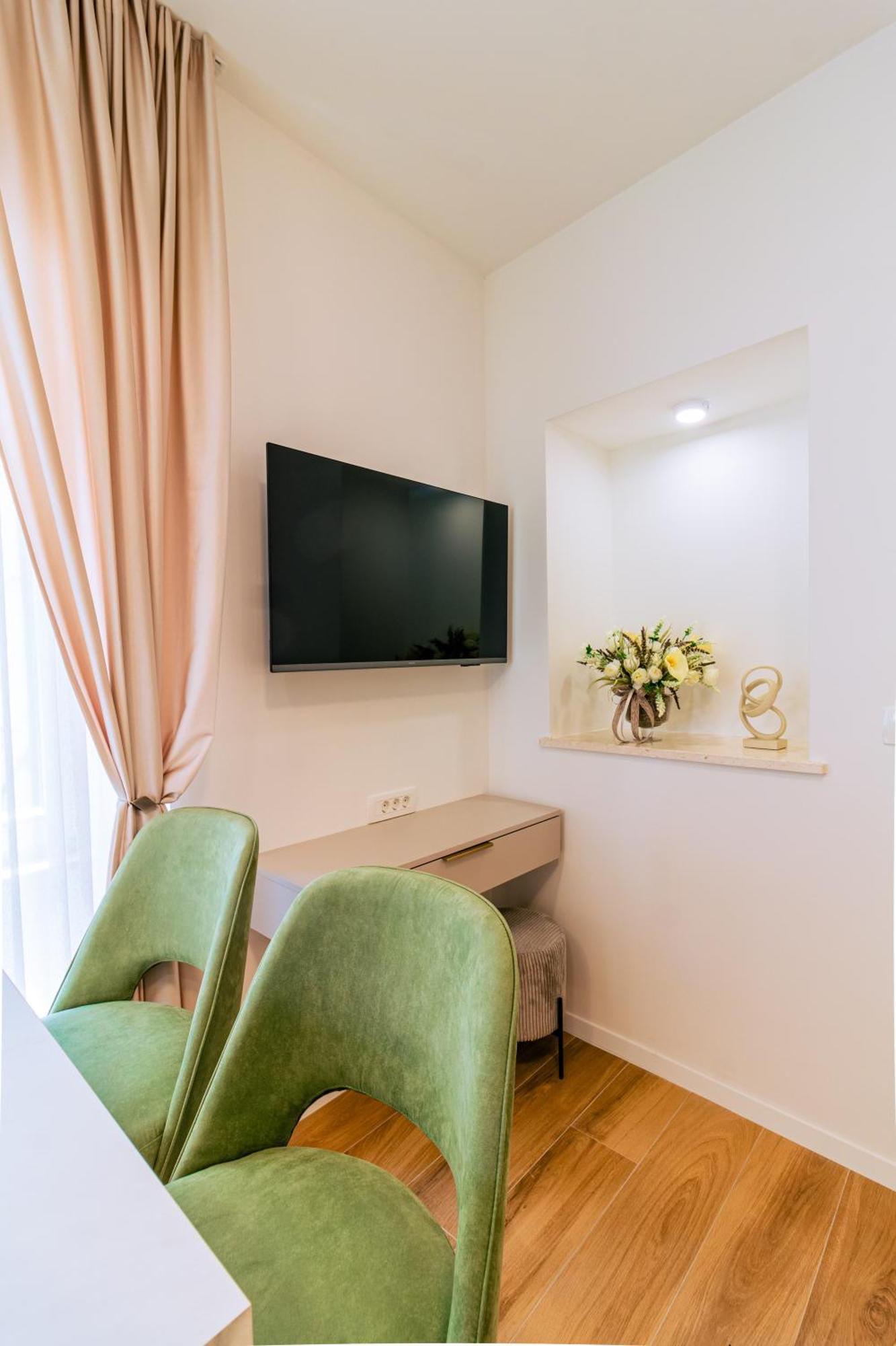Luxury 2 Bedroom-2 Bathroom Apartment & Studio App With Rooftop Terrace Split Værelse billede