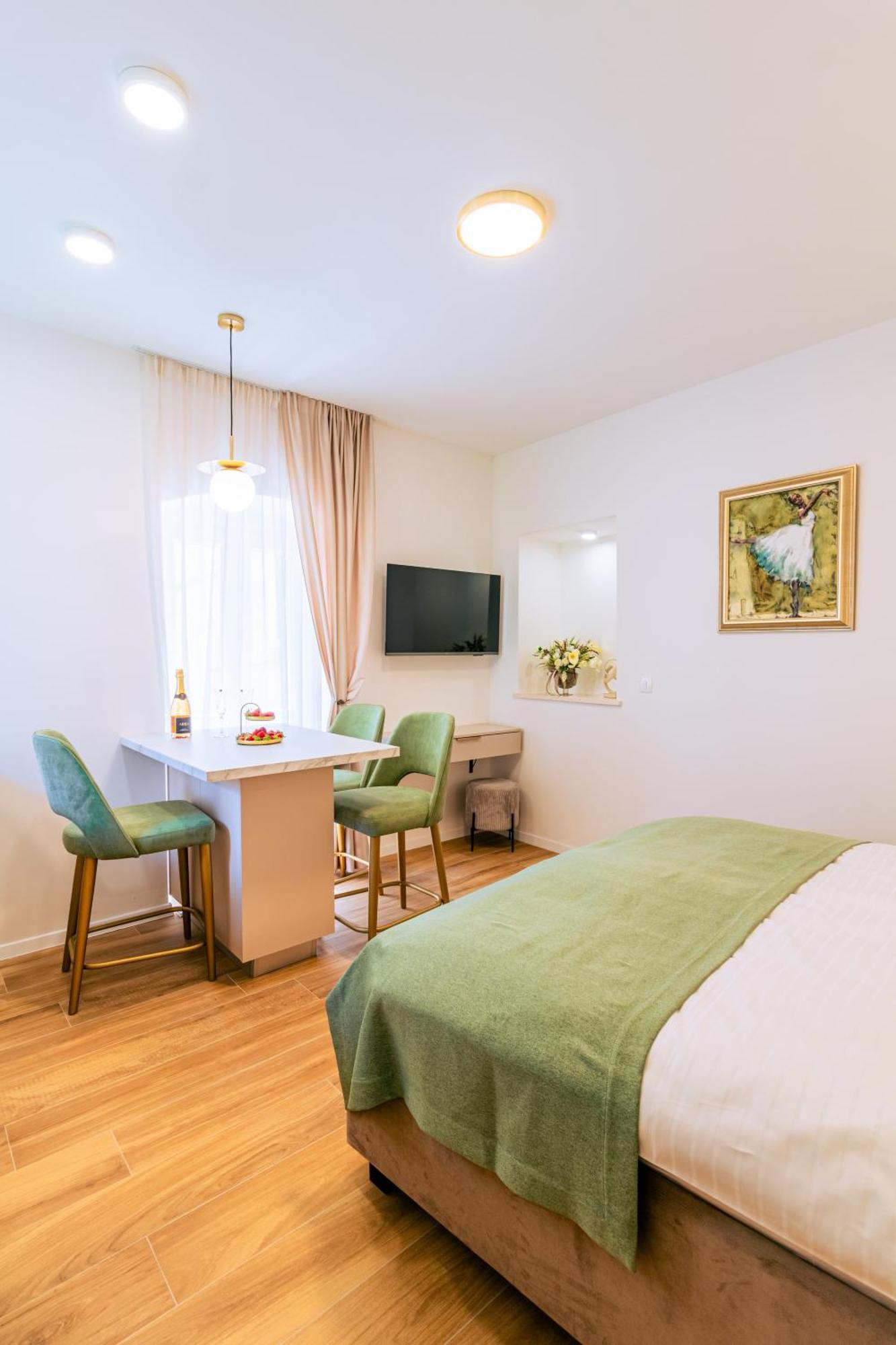 Luxury 2 Bedroom-2 Bathroom Apartment & Studio App With Rooftop Terrace Split Eksteriør billede